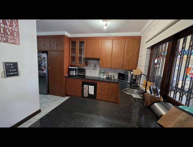 3 BEDROOM TOWNHOUSE FOR SALE IN MONTANA TUINE